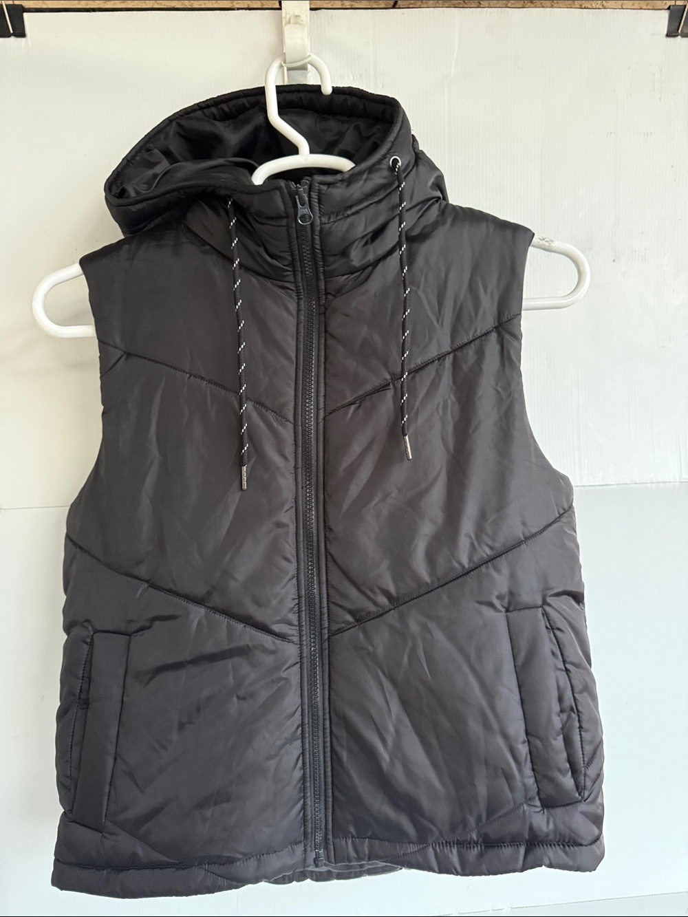 Zella Hooded Puffer Vest Black Size S Chevron Design